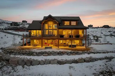 Image de Views+BeachAccess+HotTub+Pooltable+Foosball+more!