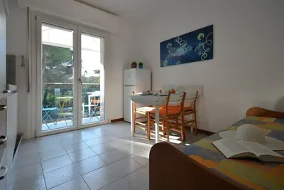 Image de Appartement récemment rénové avec terrasse et piscine commune