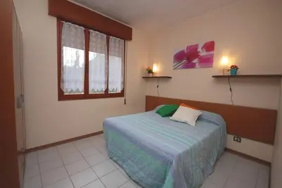 Image de Appartement central élégant dans un cadre luxuriant de pins