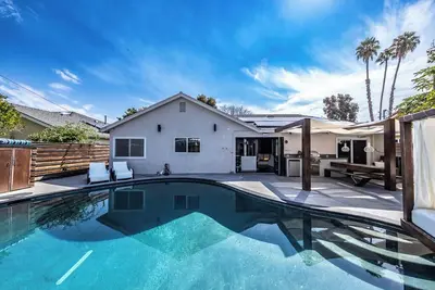 Image de Luxury 3br Oasis: Pool & Style