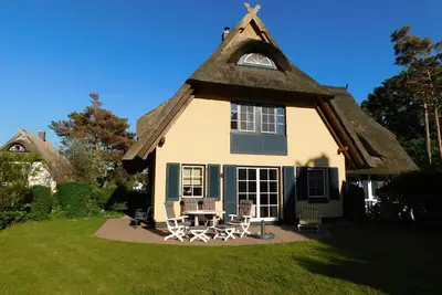 Image de Vacation home \"Strandvilla Seemöwe\" - thatched roof house approx. 121 m² for 2-5 persons