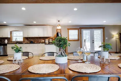 Image de Spacious 5-Bedroom Mountain Retreat w\/Game Room & Golf Simulator