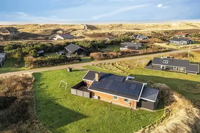 Image de Lovely holiday home with pool, spa and sauna, only 200 meters from the North Sea.
