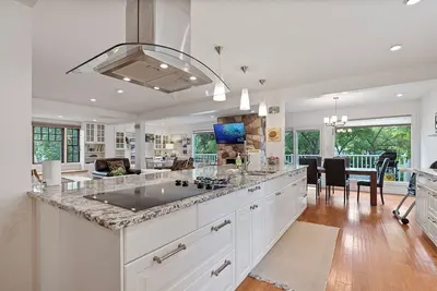 Image de McKernan - Ultimate Luxury Escape with A/C + Bbq