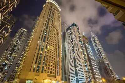 Image de Stylish 3br in Dubai Marina | Walk to Metro, Pool, Dining, Shops