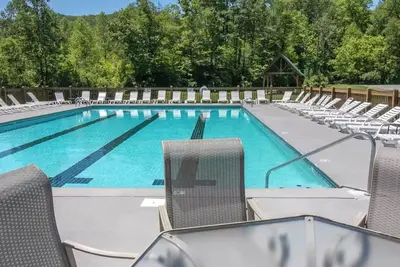 Image de Spacious 4br Family Cabin w/ Hot Tub, Firepit & Game Room – Sleeps 13