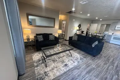 Image de Luxury Comforts in small town!