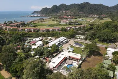 Image de 13 Room Vip \"All-Inclusive\" Mega Estate - Chefs/Transfers/Driver/Massages