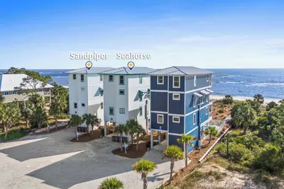 Image de 2 Lux Beach Homes - Beachfront, Private Pool, Pet Friendly, Fam Fav