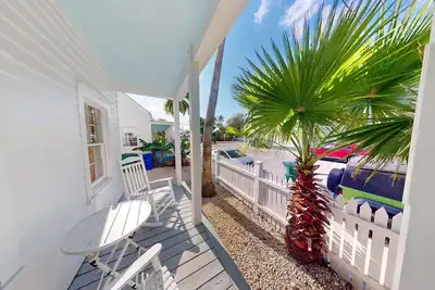 Image de Charming 1923 2 Bedroom, 1 Bath home with bonus loft.