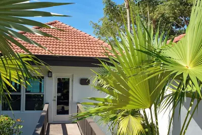 Image de Newly Remodeled 4 Bed\/4. 5 Bath Villa with Pool