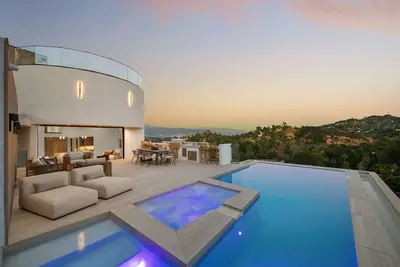 Image de Woodhill Canyon - Stunning 4br Estate with Valley Views & Infinity Pool