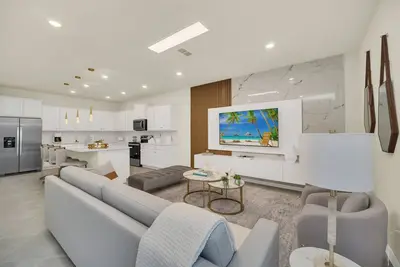 Image de Chic 10br Retreat with Themed Rooms & Pool