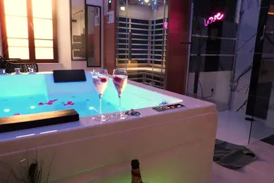Image de Le Triplex Romantique *Spa* Balnéo duo * Sauna