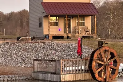 Image de Charming cabin-2 bedrooms, overlooking ponds in wine country, next to Amish