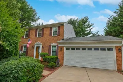 Image de Spacious 5-bedroom house in lovely Tysons with Ac, Pool table, WiFi