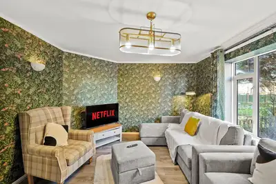 Image de Beautiful 5 Bedroom House Free Parking, Aylesbury