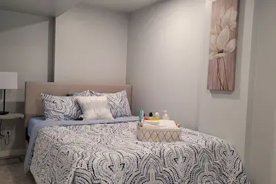 Image de Exclusive 2-Bed Private Cozy Basement