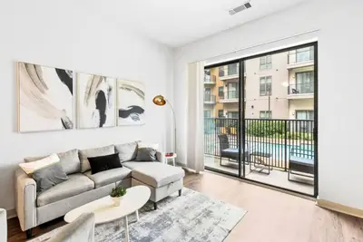 Image de Comfortable 1br with Pool View in City Center 16