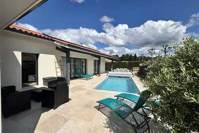 Image de Jolie Contemporaine 6 personnes avec Piscine à Biscarrosse (222)