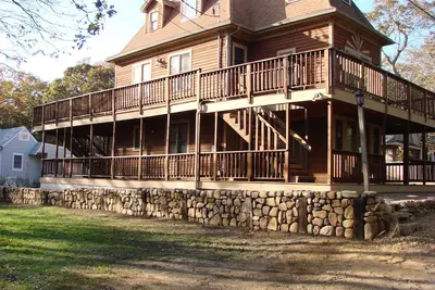 Image de Oak Bluffs Spacious 4-Bedroom Rental – Private Entrance & Newly Renovated Deck!