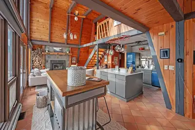 Image de New! High Peak Lodge (5-Bedroom Home) with Pool