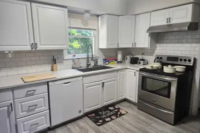 Image de 4-bedroom 5 beds, Free parking, private entry, Free Wi-Fi Near Washington Dc