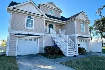 Image de New! Big Waterfront House w/ Amazing View and Swim Deck