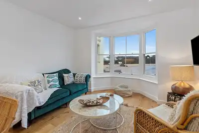 Image de Azure - Tenby Harbour with Spectacular Sea Views