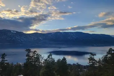 Image de Splendor by the Lake- Okanagan Lifestyle at its Finest