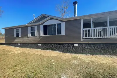 Image de 7872 Modern & spaces 3-bedroom house with Ac and WiFi in wonderful Sneads.