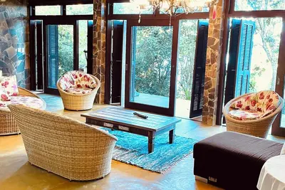 Image de Large house on the edge of the lake, right on the sand. Privacy and comfort for up to 6