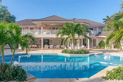 Image de Tranquil Family Villa with Private Beach