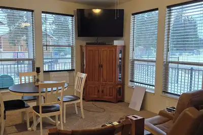 Image de 2-bedroom house with cute bunkhouse 50 yards from boat ramp on Priest Lake