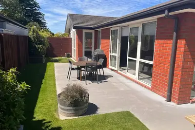 Image de Modern Retreat – Private, Clean & Near Airport.