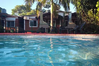 Image de Fully equipped cabins for up to 6 people. Surrounded by nature.