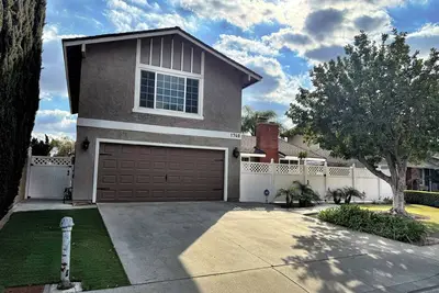 Image de Charming 4-bedroom house, with 9 beds and Ac and WiFi in West Covina