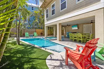 Image de Nautical Tides: 3 Blocks to Beach! Pool Spa! Rooftop Deck by Anna Maria Life Vacation Rentals