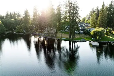 Image de Luxury Lake Waterfront Friendly Retreat