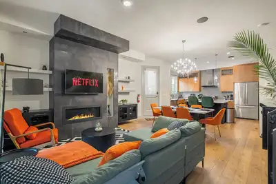 Image de *Double Kings* In Calgary's Finest|Downtown Living