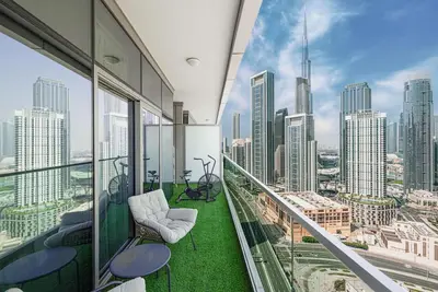 Image de Highest infinity pool massive burj khalifa view