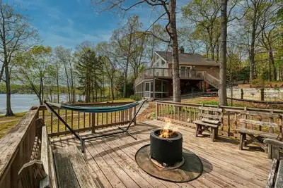 Image de Edgewood Dream- Cozy Waterfront Home, Deep Water, Centrally Located