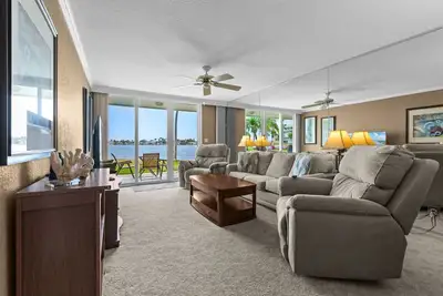 Image de Bahia Vista Ground Floor 2 Bedroom 131
