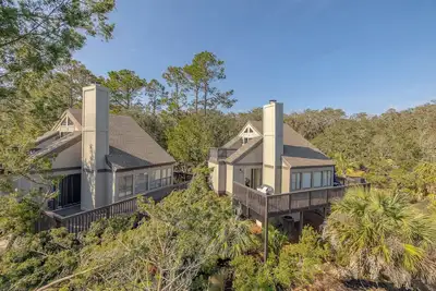 Image de Located in Sea Palms with beautiful Marsh views!