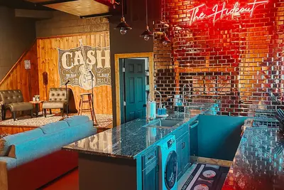 Image de The HideOut- a piece of Nashville in Ca