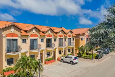 Image de Gold Coast Townhouse with 2br at Diamante 48 by Bocobay