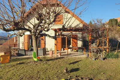 Image de Grande maison familiale entre campagne et montagne