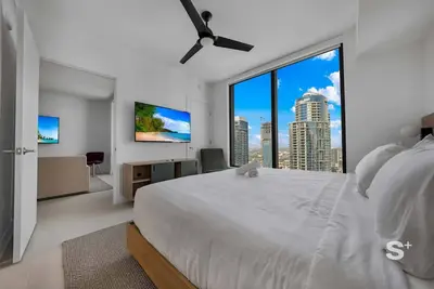 Image de Upscale 1-Bd Condo with Stunning City Views