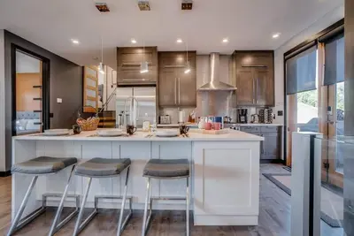 Image de Forest - Upscale Executive Home, King Bed w/ Ac