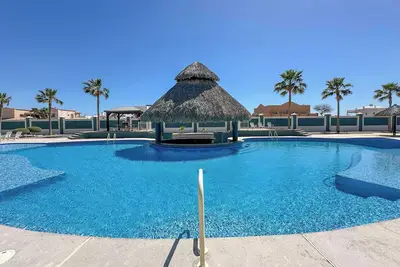Image de Poolside Family Retreat 2br Condo
